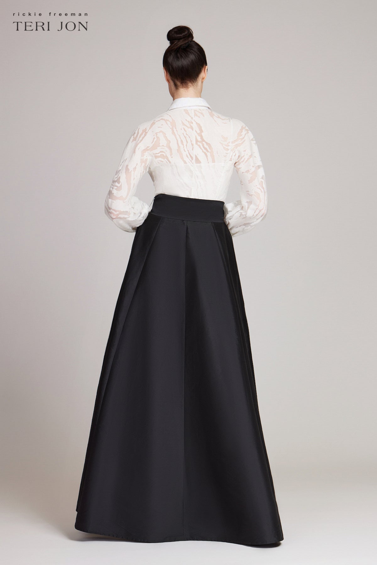 Color_White Black